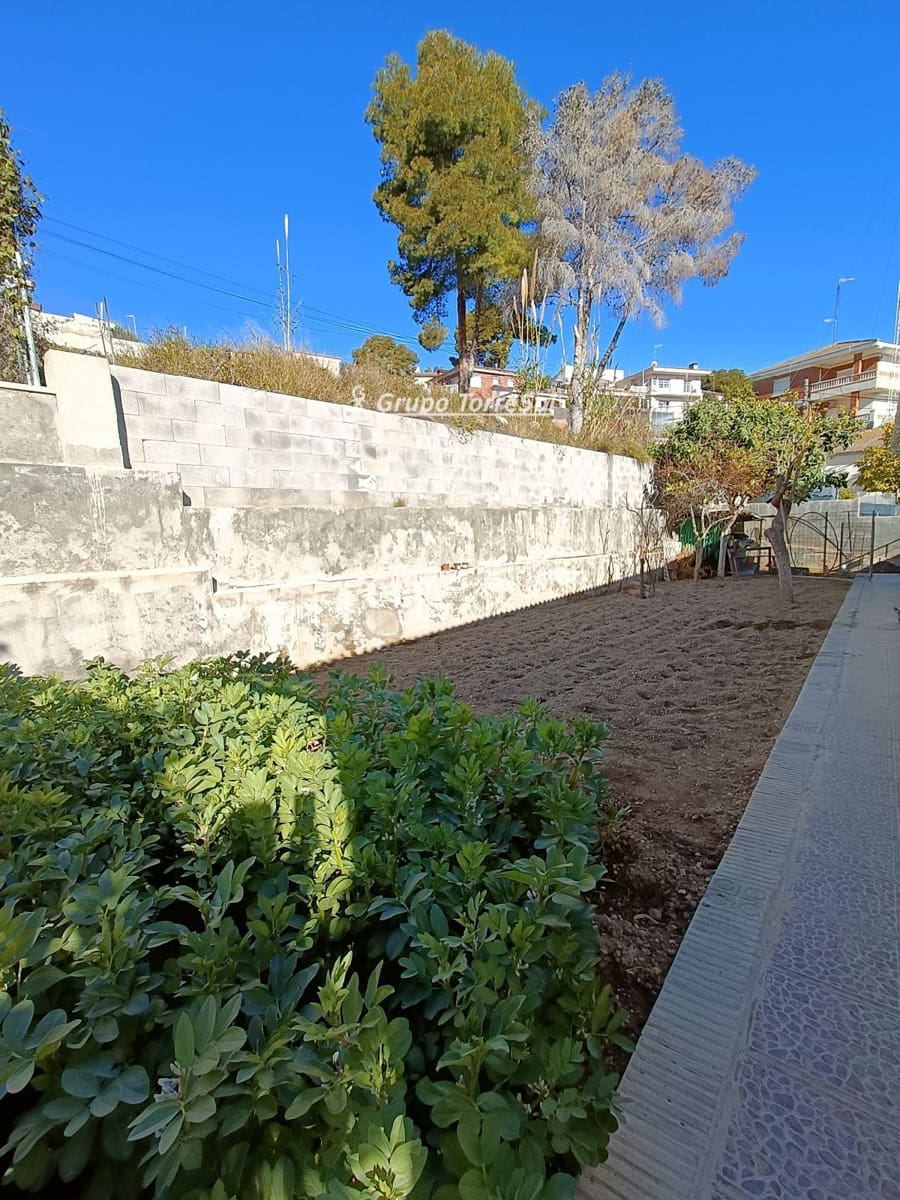 6 bedroom Villa for sale in Segur de Calafell with pool garage - € 480,000 (Ref: 9700202)