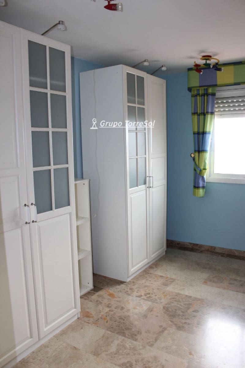 4 bedroom Penthouse for rent in Torredembarra with garage - € 1,226 (Ref: 9723496)