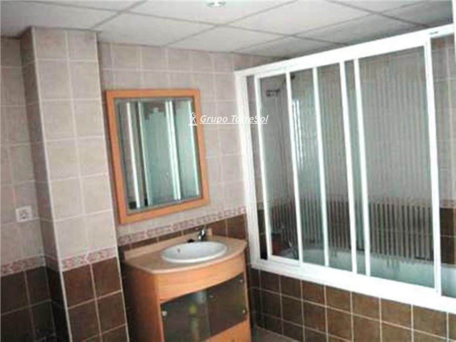 4 bedroom Penthouse for rent in Torredembarra with garage - € 1,226 (Ref: 9723496)