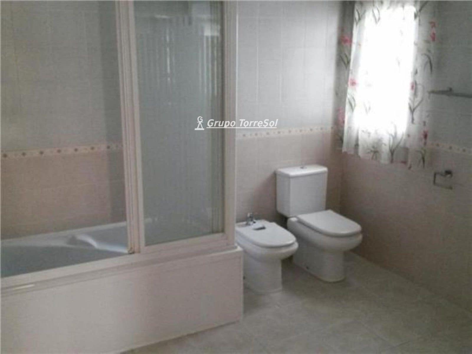 4 bedroom Penthouse for rent in Torredembarra with garage - € 1,226 (Ref: 9723496)