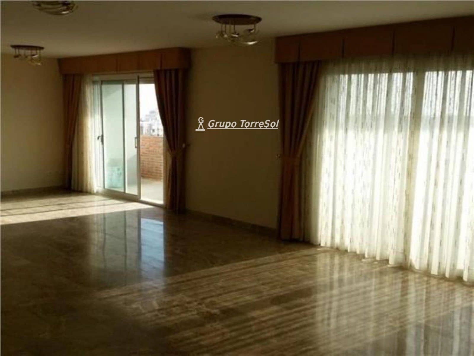 4 bedroom Penthouse for rent in Torredembarra with garage - € 1,226 (Ref: 9723496)