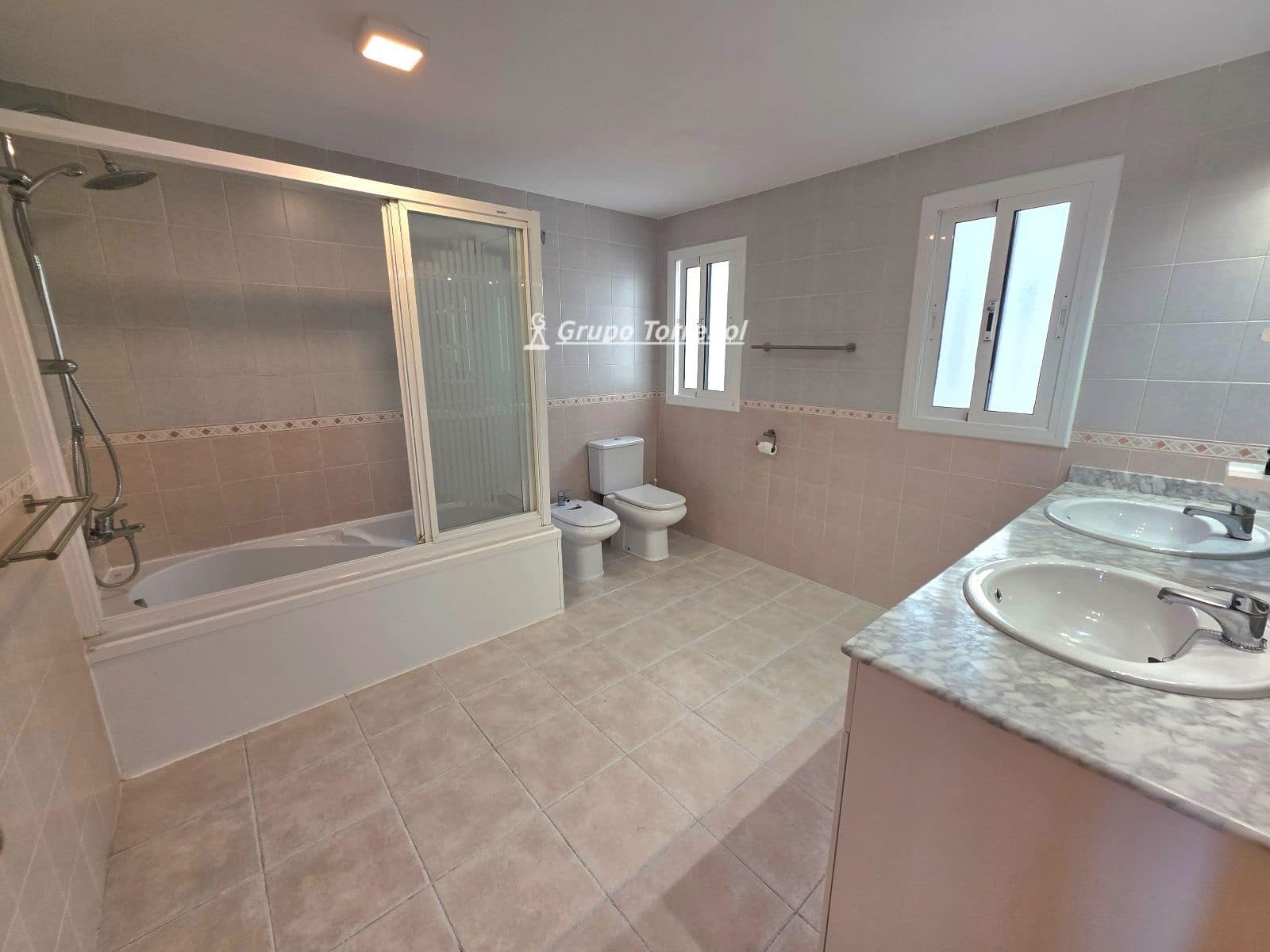 Ático de 4 habitaciones en Torredembarra en alquiler con garaje - 1.226 € (Ref: 9723496)