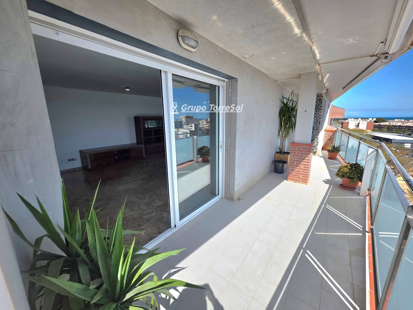 Ático de 4 habitaciones en Torredembarra en alquiler con garaje - 1.226 € (Ref: 9723496)