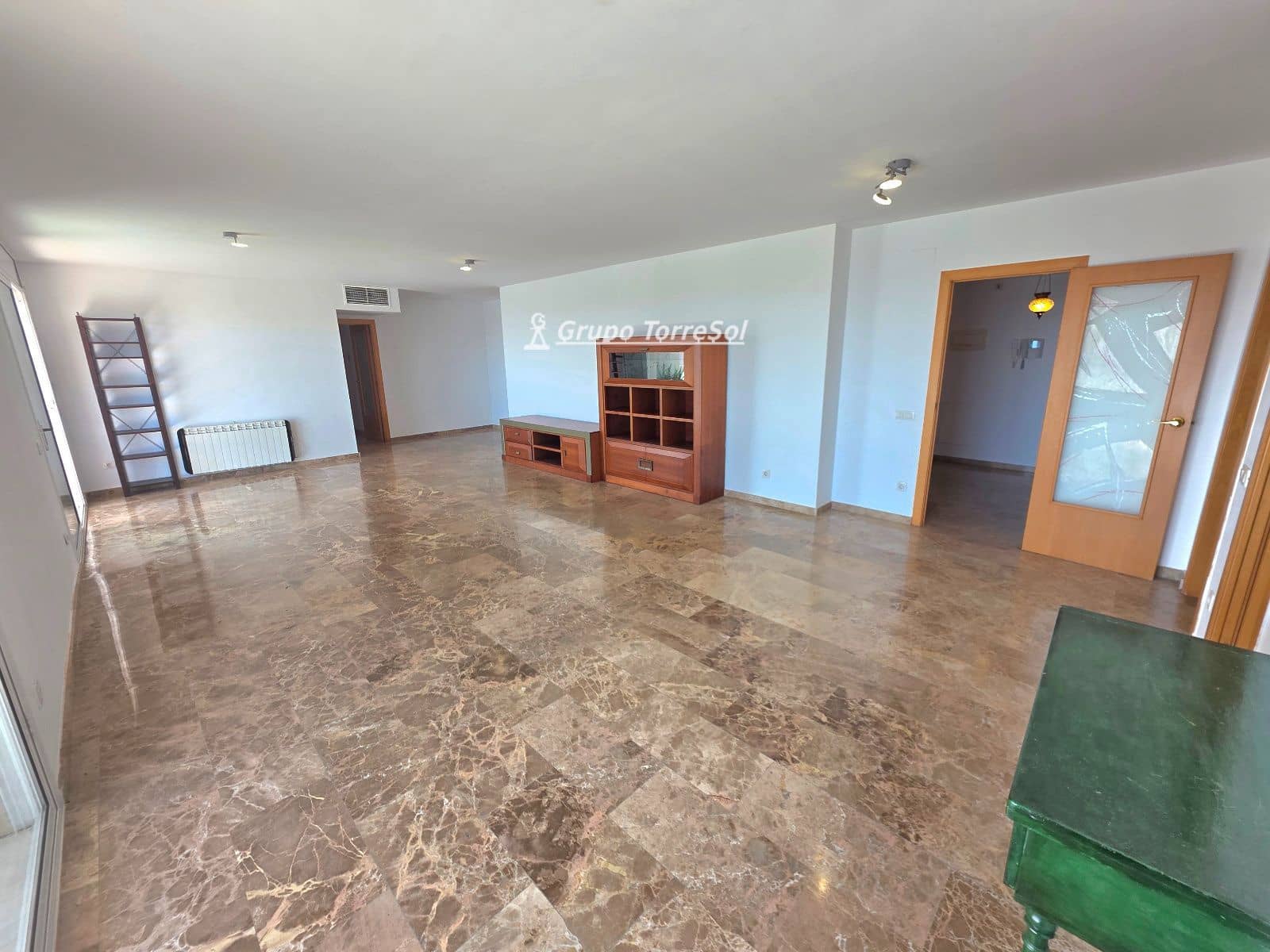 Ático de 4 habitaciones en Torredembarra en alquiler con garaje - 1.226 € (Ref: 9723496)