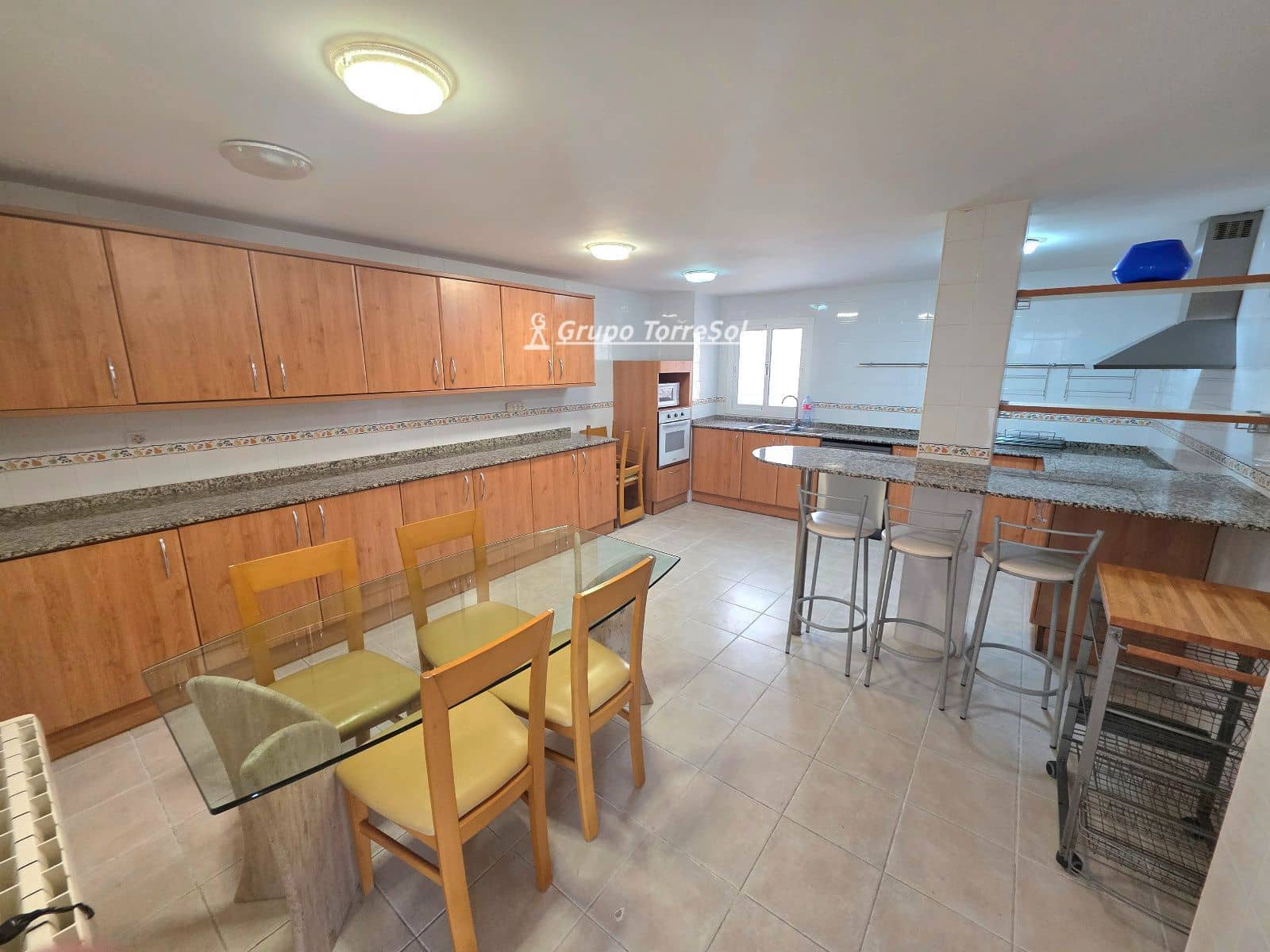 Ático de 4 habitaciones en Torredembarra en alquiler con garaje - 1.226 € (Ref: 9723496)