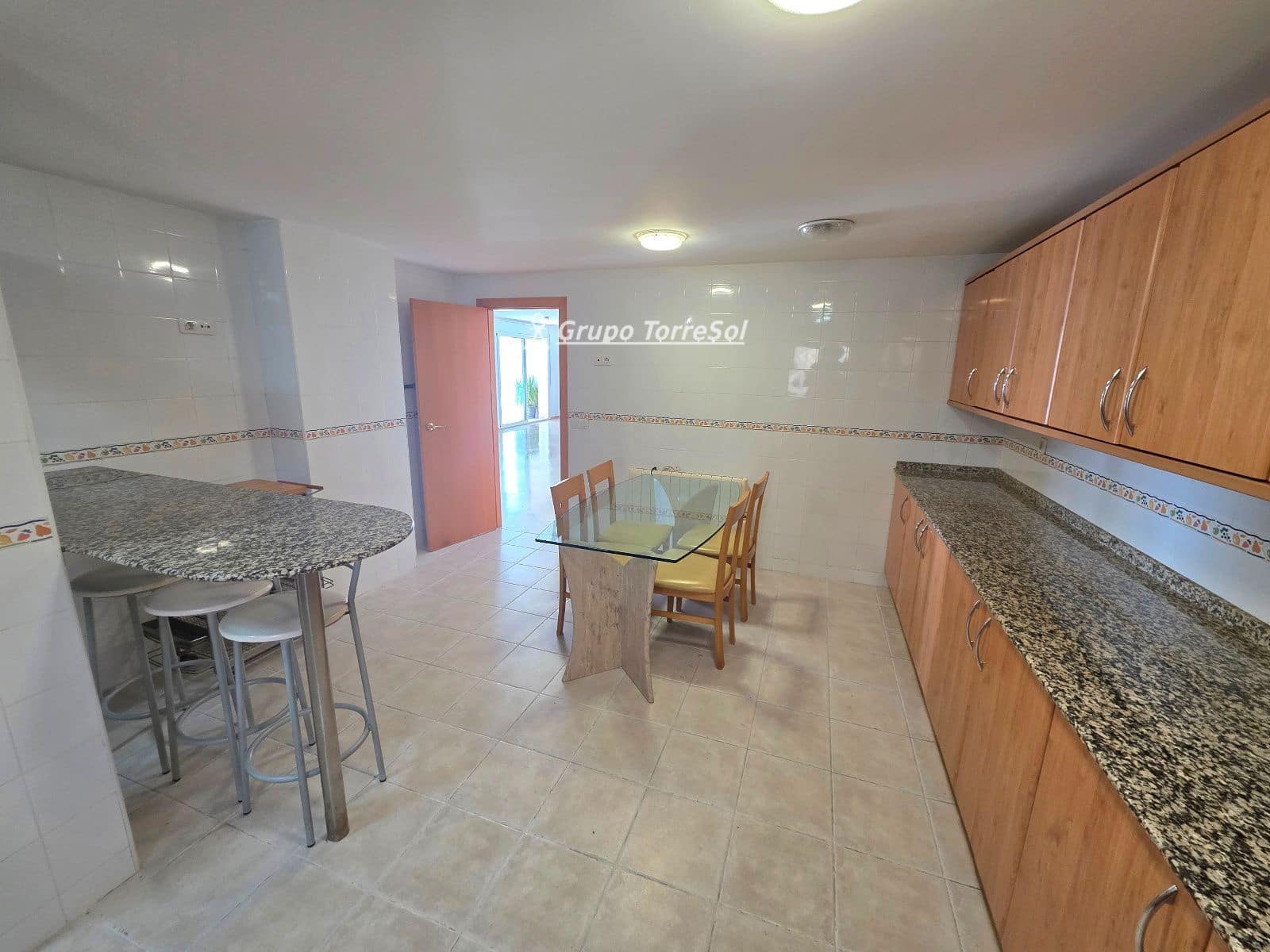 Ático de 4 habitaciones en Torredembarra en alquiler con garaje - 1.226 € (Ref: 9723496)