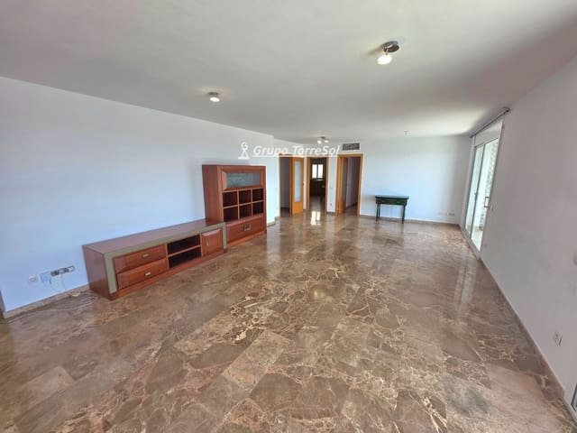 Ático de 4 habitaciones en Torredembarra en alquiler con garaje - 1.226 € (Ref: 9723496)