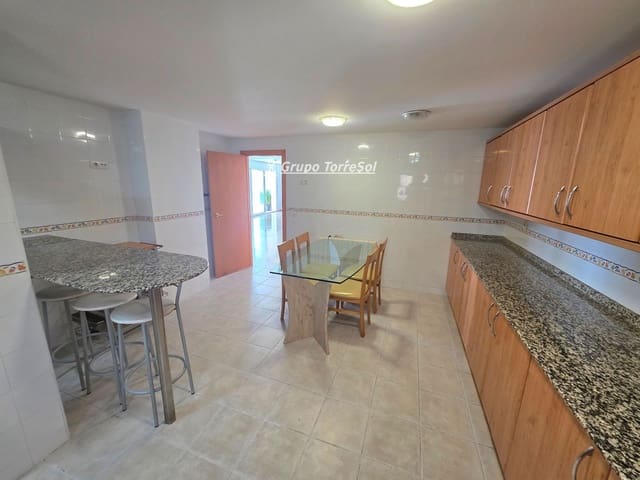 Ático de 4 habitaciones en Torredembarra en alquiler con garaje - 1.226 € (Ref: 9723496)