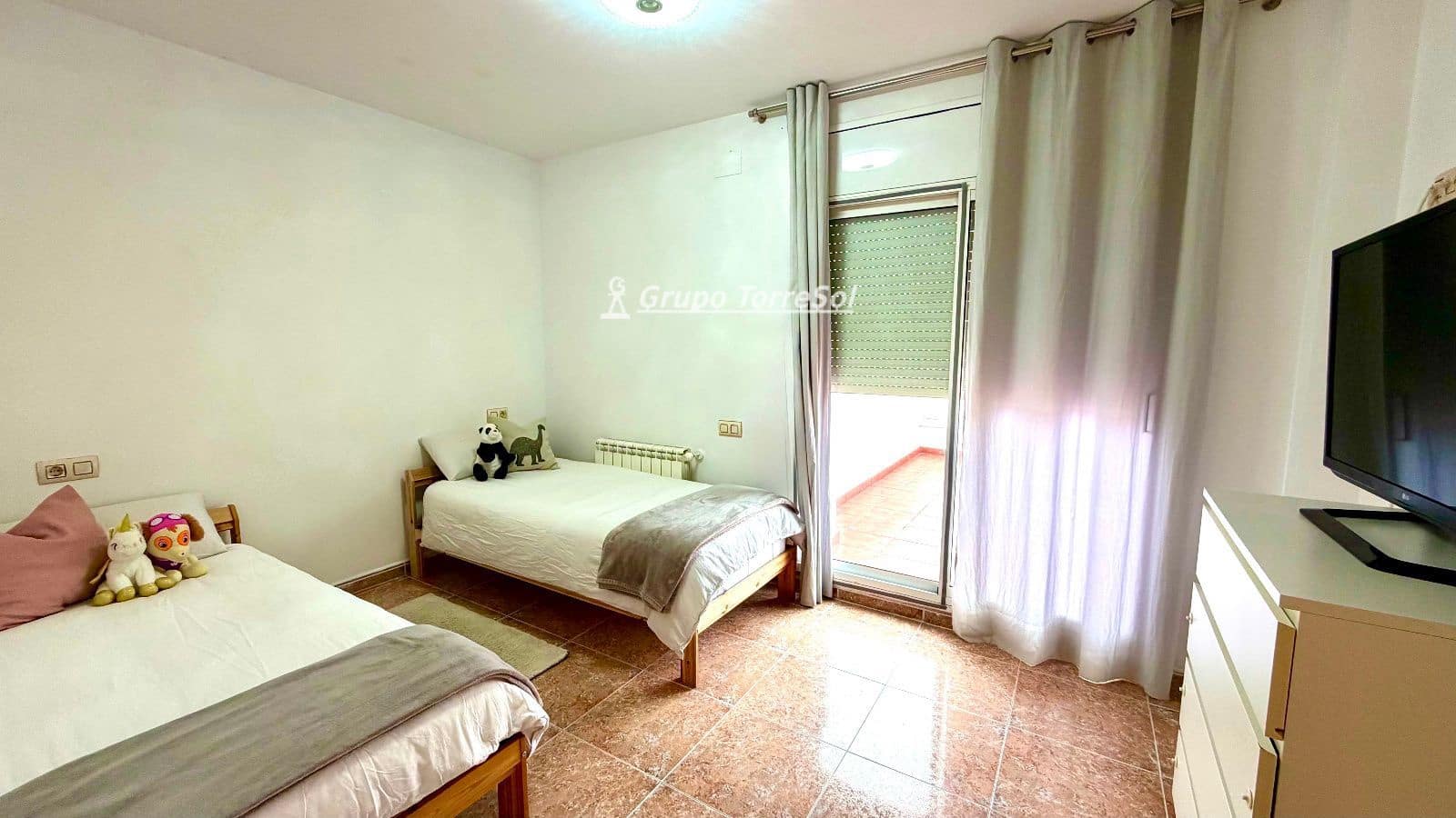 4 bedroom Villa for sale in Segur de Calafell with pool garage - € 430,000 (Ref: 9727065)