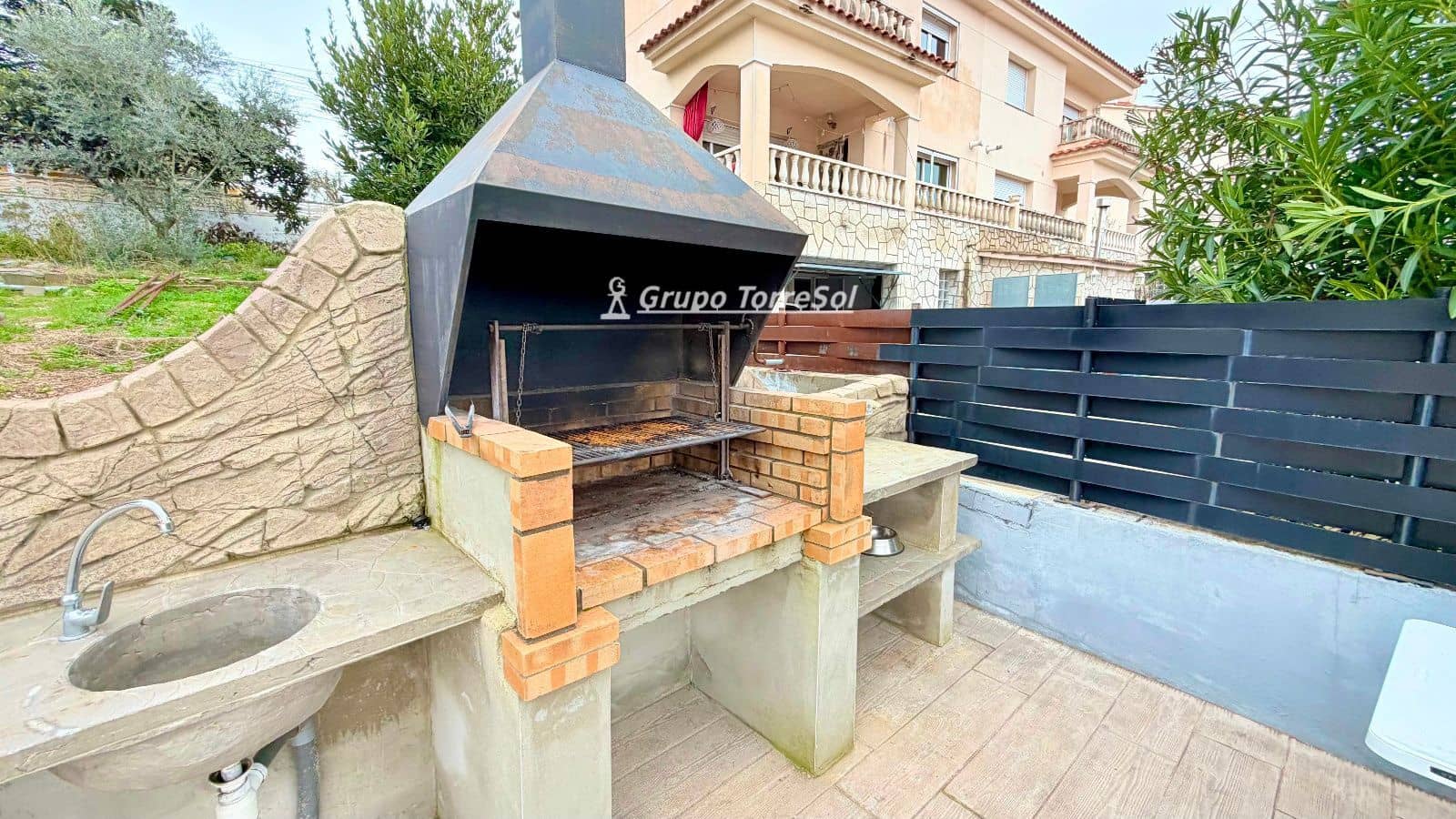 4 bedroom Villa for sale in Segur de Calafell with pool garage - € 430,000 (Ref: 9727065)