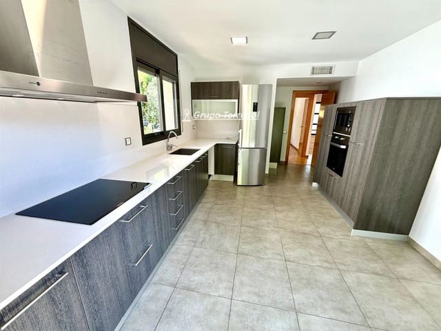 5 quarto Moradia para venda em El Vendrell com piscina garagem - 430 000 € (Ref: 9727508)