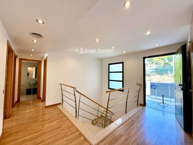 5 quarto Moradia para venda em El Vendrell com piscina garagem - 430 000 € (Ref: 9727508)