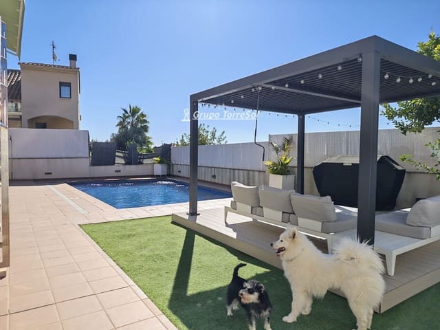 6 makuuhuone Huvila myytävänä paikassa Calafell mukana uima-altaan 
autotalli - 769 000 € (Ref: 9736121)