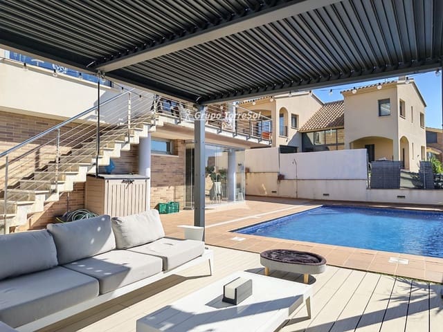 6 makuuhuone Huvila myytävänä paikassa Calafell mukana uima-altaan 
autotalli - 769 000 € (Ref: 9736121)