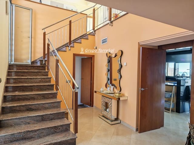 6 makuuhuone Huvila myytävänä paikassa Calafell mukana uima-altaan 
autotalli - 769 000 € (Ref: 9736121)