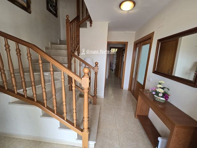 4 sovrum Villa till salu i Roda de Barà med pool garage - 440 000 € (Ref: 9768888)