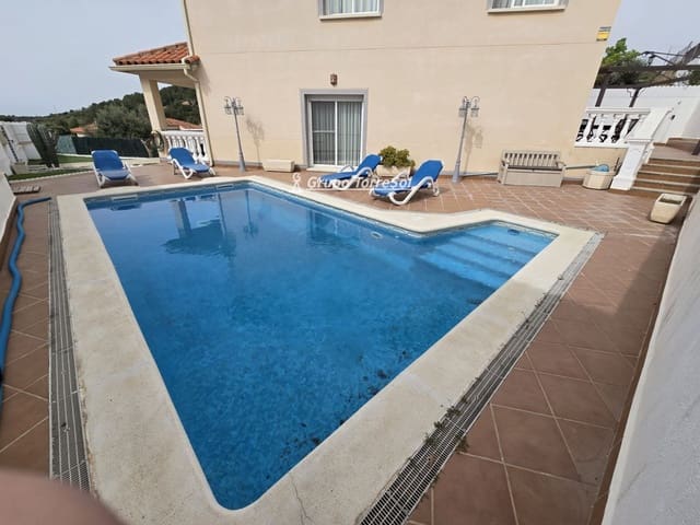 4 sovrum Villa till salu i Roda de Barà med pool garage - 440 000 € (Ref: 9768888)