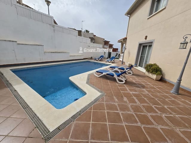 4 sovrum Villa till salu i Roda de Barà med pool garage - 440 000 € (Ref: 9768888)