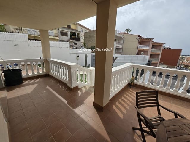 4 sovrum Villa till salu i Roda de Barà med pool garage - 440 000 € (Ref: 9768888)