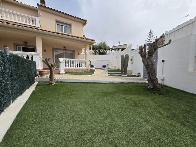 4 sovrum Villa till salu i Roda de Barà med pool garage - 440 000 € (Ref: 9768888)