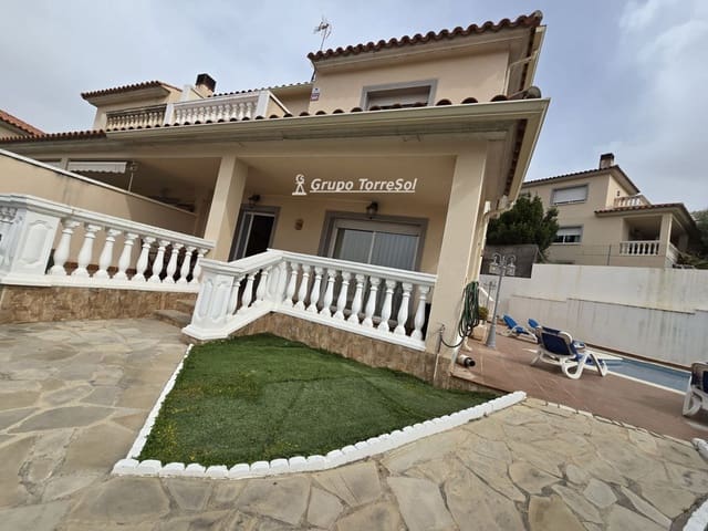 4 sovrum Villa till salu i Roda de Barà med pool garage - 440 000 € (Ref: 9768888)