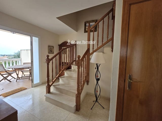 4 sovrum Villa till salu i Roda de Barà med pool garage - 440 000 € (Ref: 9768888)