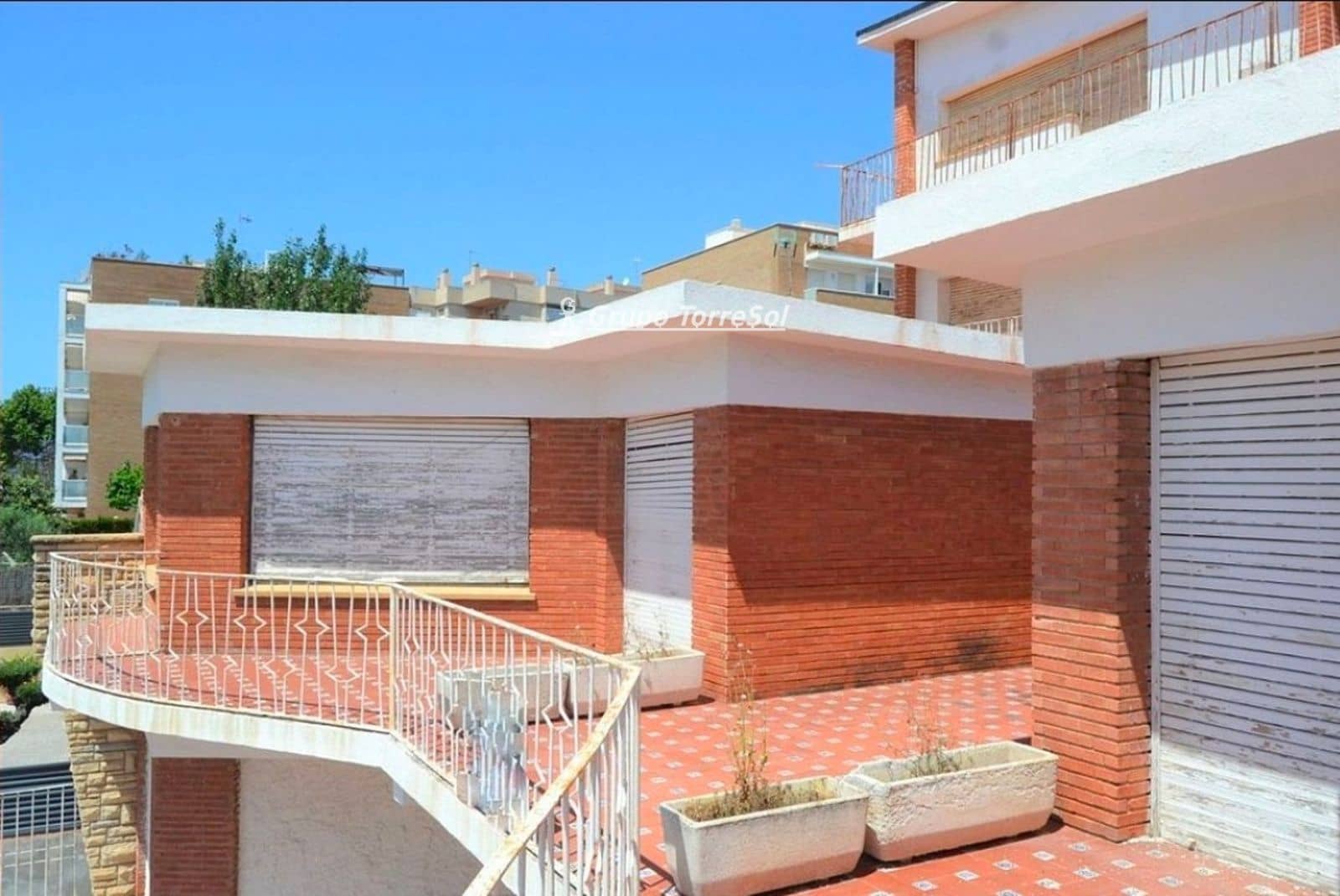 Restaurant/Bar for sale in Torredembarra - € 1,290,000 (Ref: 9771993)