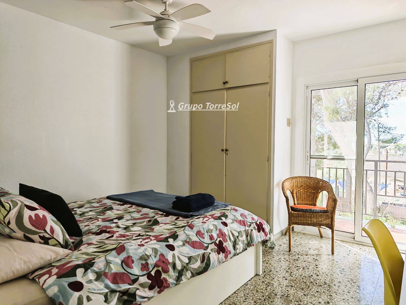 3 bedroom Villa for sale in Bellvei with pool garage - € 350,000 (Ref: 9775880)