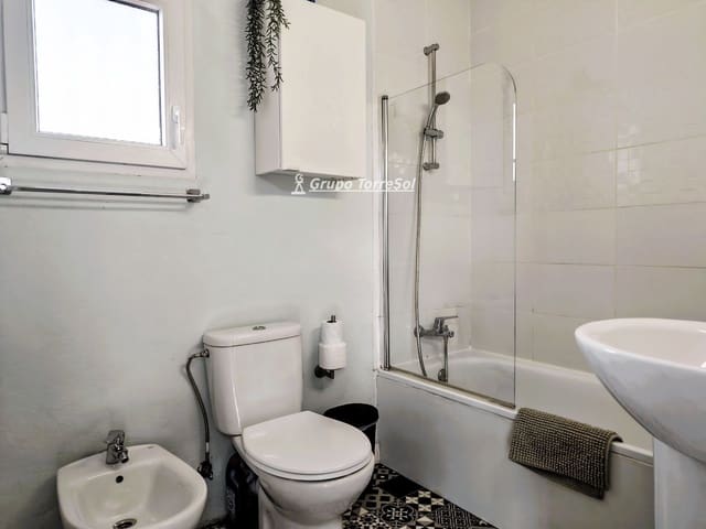 3 sypialnia Willa na sprzedaż w Bellvei z basenem garażem - 350 000 € (Ref: 9775880)