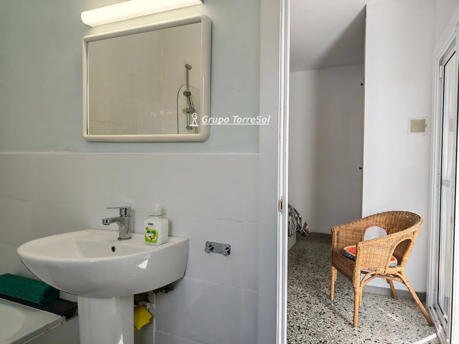 3 bedroom Villa for sale in Bellvei with pool garage - € 350,000 (Ref: 9775880)