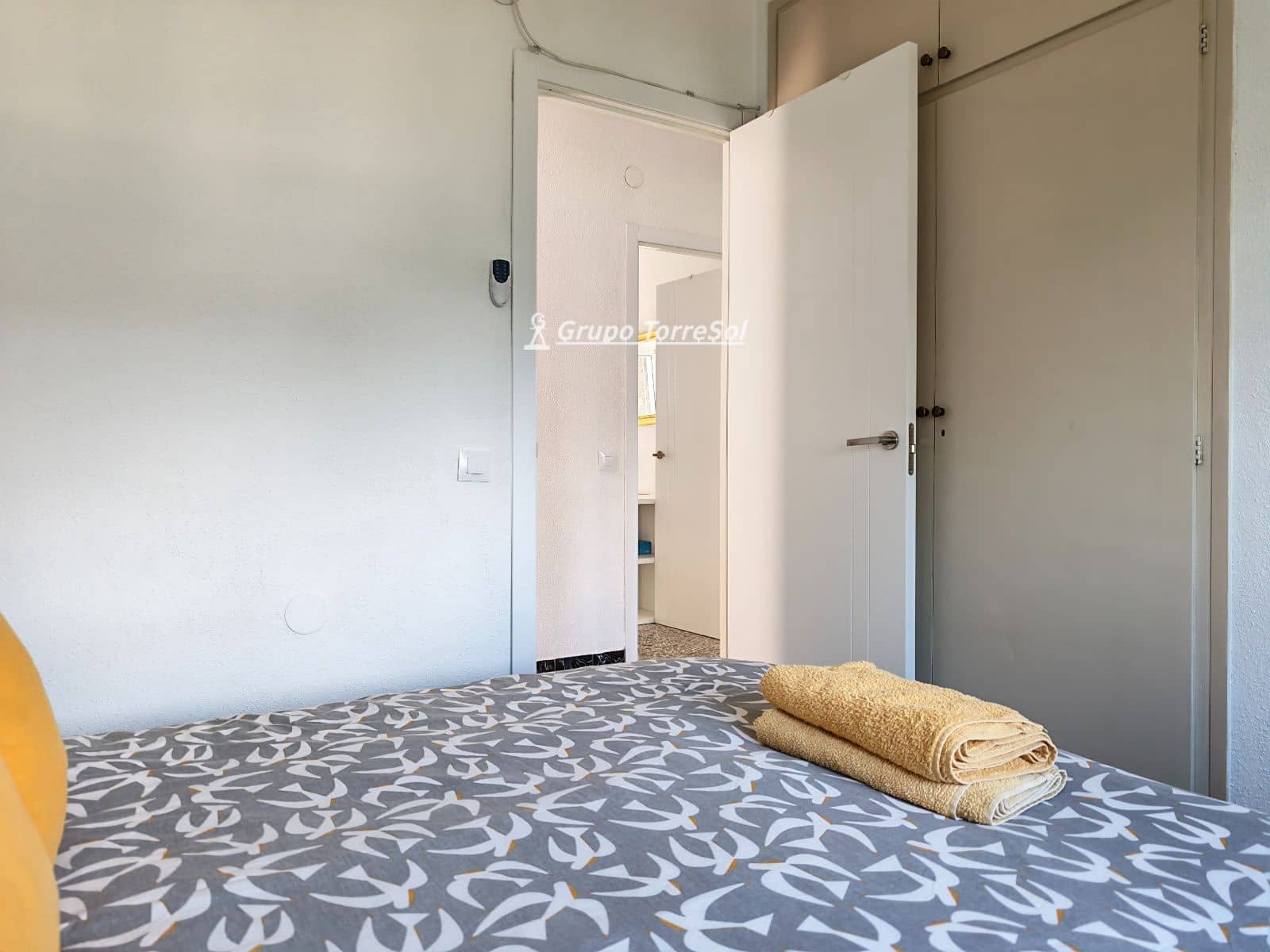 3 bedroom Villa for sale in Bellvei with pool garage - € 350,000 (Ref: 9775880)