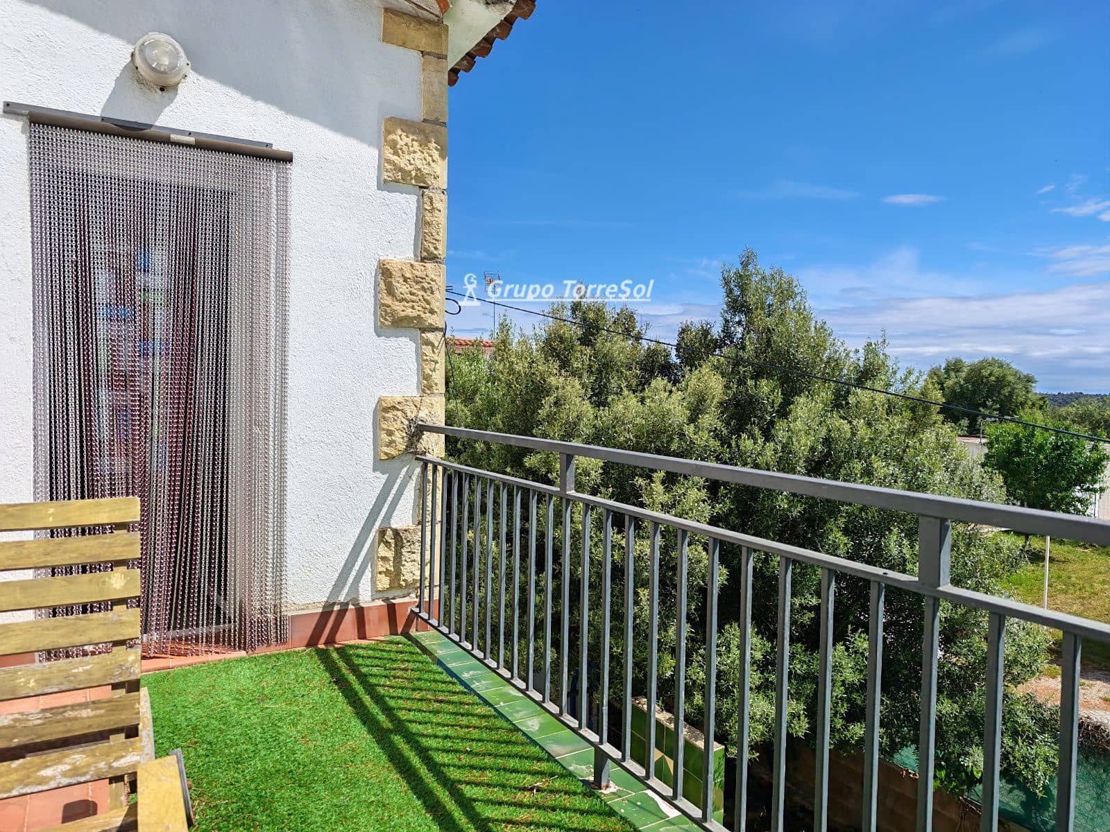 3 bedroom Villa for sale in Bellvei with pool garage - € 350,000 (Ref: 9775880)