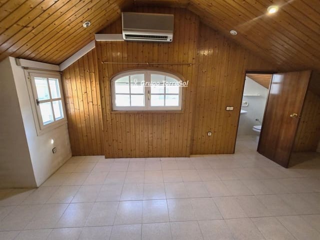 4 quarto Casa em Banda para venda em El Vendrell com garagem - 338 000 € (Ref: 9787552)