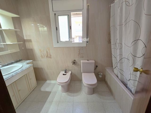 4 quarto Casa em Banda para venda em El Vendrell com garagem - 338 000 € (Ref: 9787552)