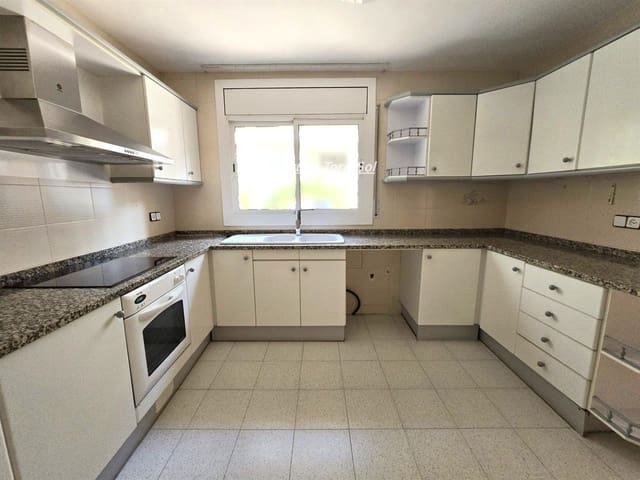 4 quarto Casa em Banda para venda em El Vendrell com garagem - 338 000 € (Ref: 9787552)