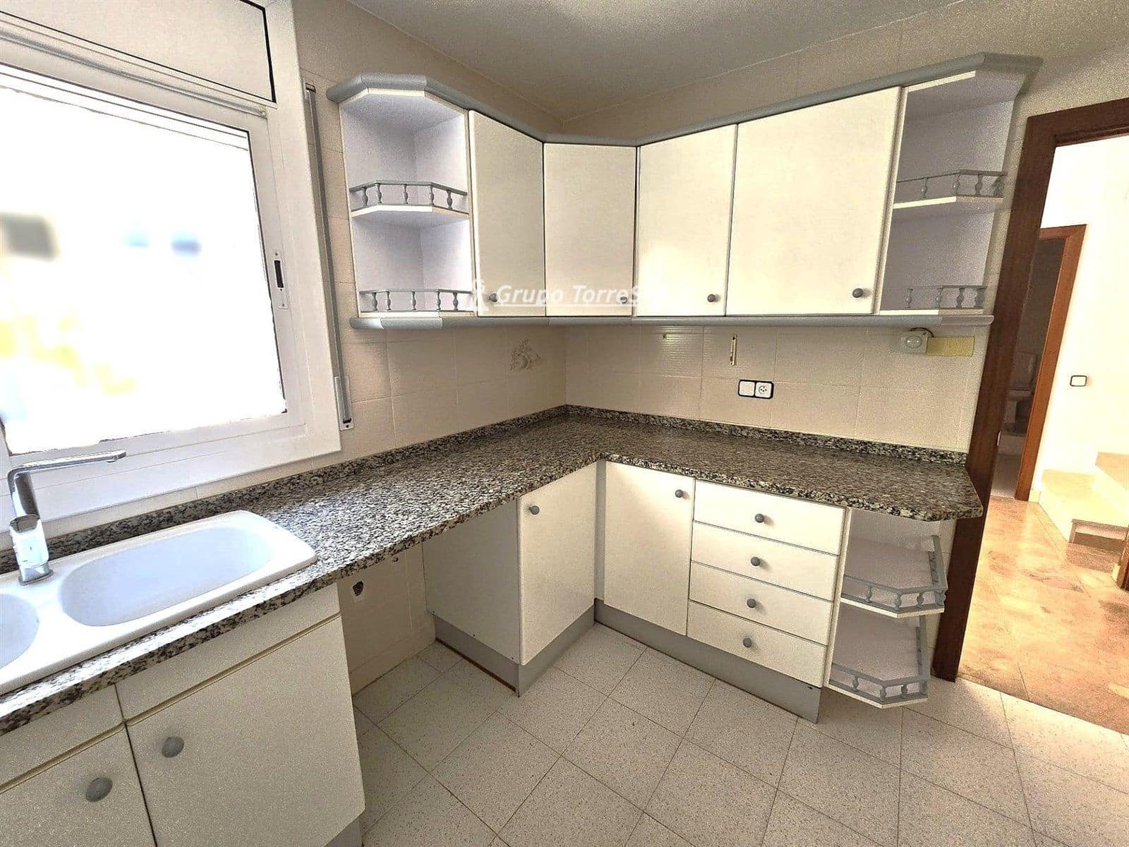 4 makuuhuone Omakotitalo myytävänä paikassa El Vendrell mukana 
autotalli - 338 000 € (Ref: 9787552)