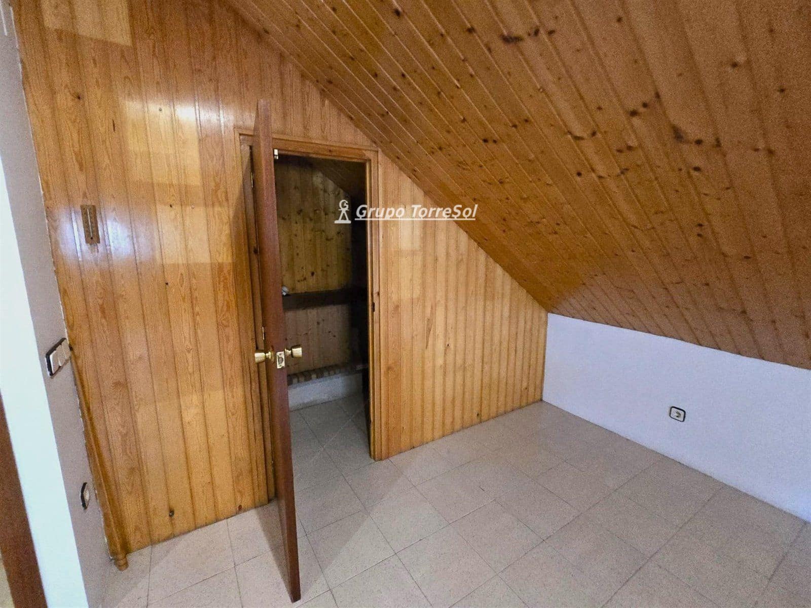 4 makuuhuone Omakotitalo myytävänä paikassa El Vendrell mukana 
autotalli - 338 000 € (Ref: 9787552)