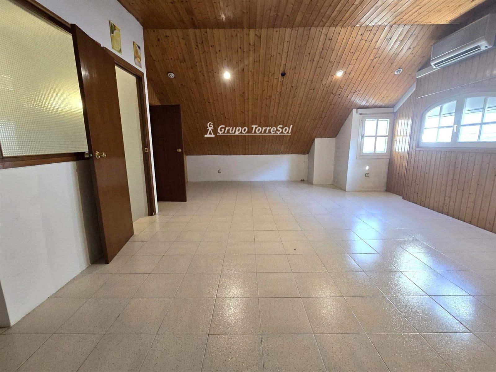 4 makuuhuone Omakotitalo myytävänä paikassa El Vendrell mukana 
autotalli - 338 000 € (Ref: 9787552)