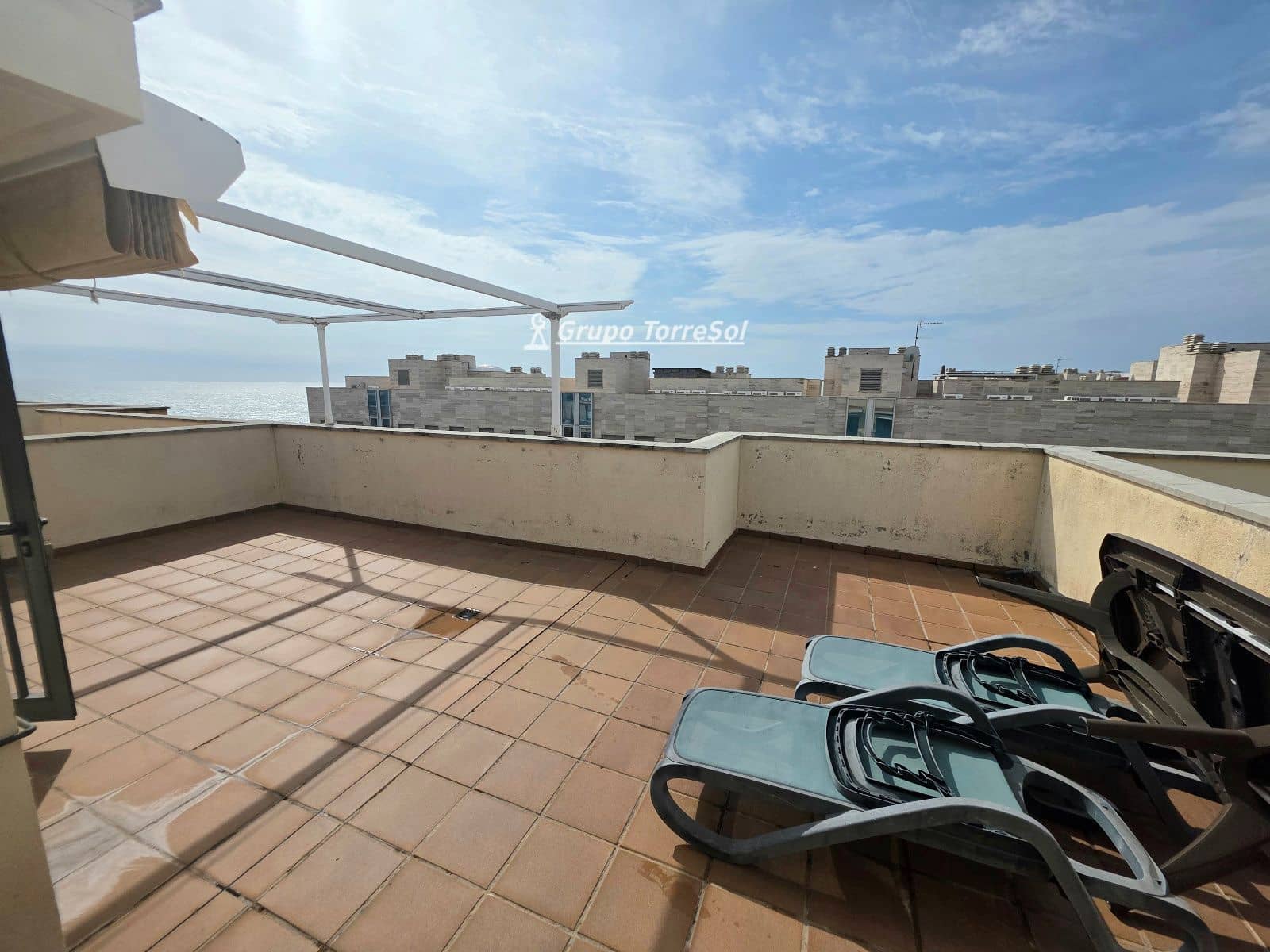 3 bedroom Penthouse for sale in Torredembarra with pool garage - € 399,000 (Ref: 9810379)