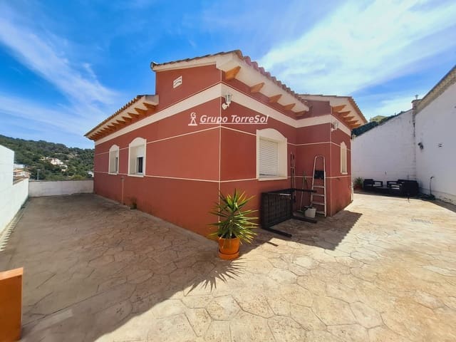 4 quarto Moradia para venda em Castellet i la Gornal com piscina garagem - 362 000 € (Ref: 9814548)