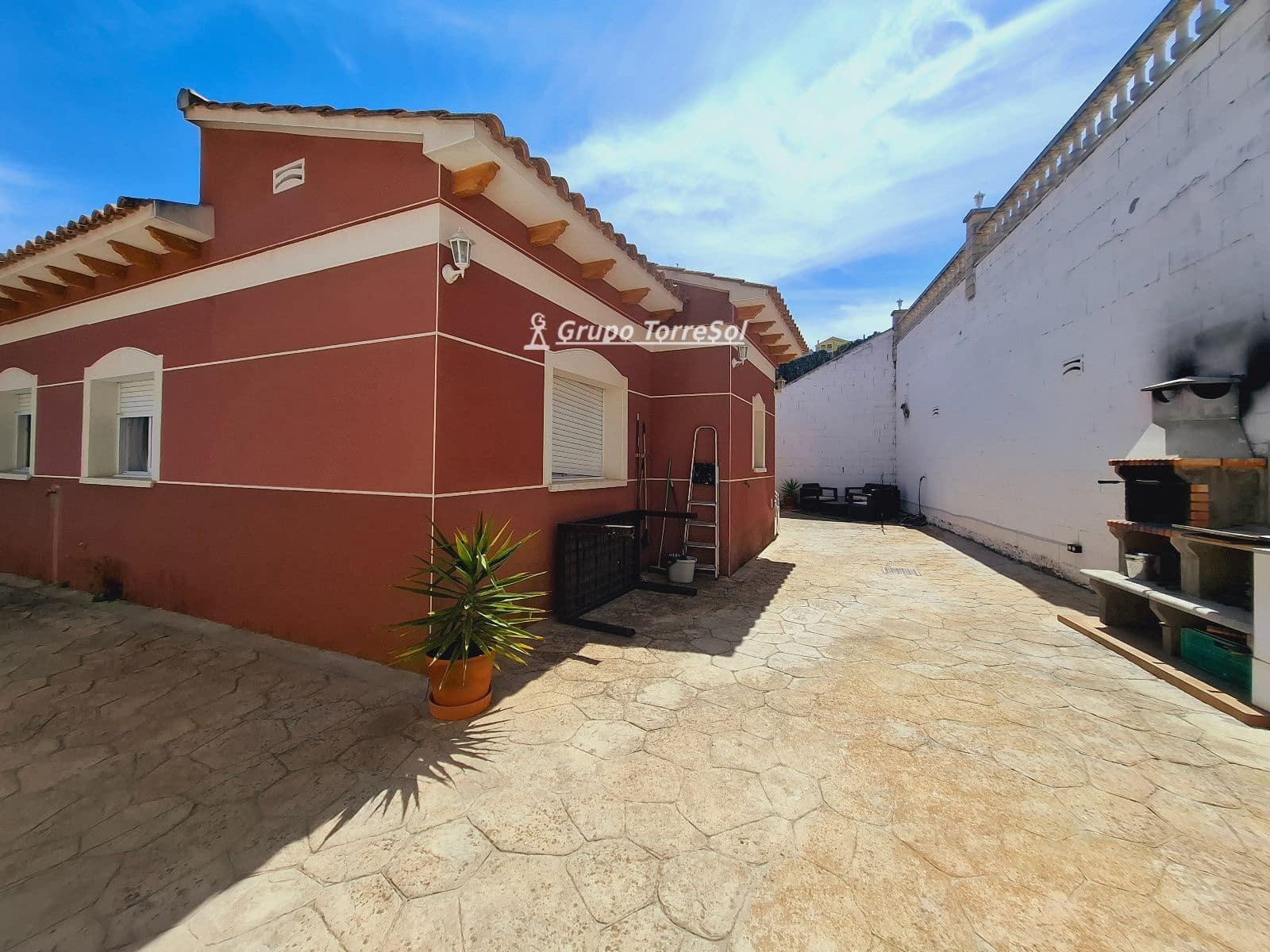 4 quarto Moradia para venda em Castellet i la Gornal com piscina garagem - 362 000 € (Ref: 9814548)