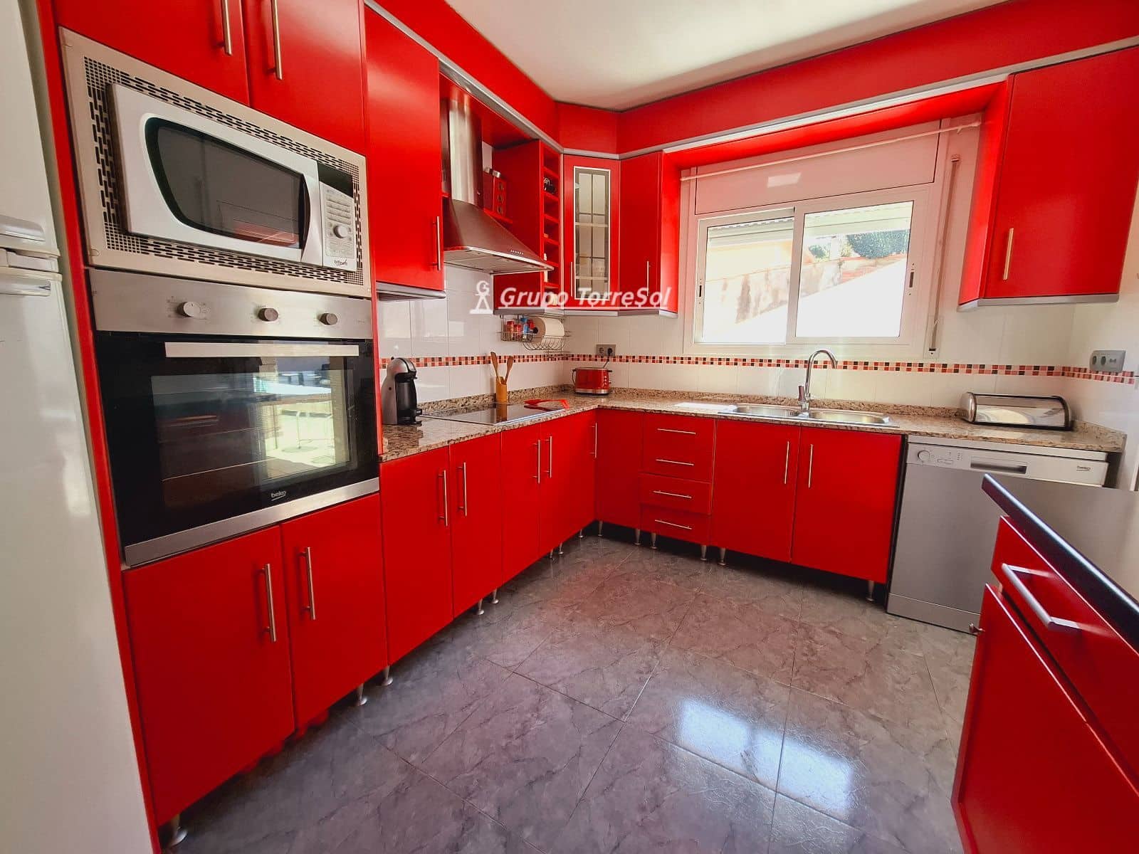 4 quarto Moradia para venda em Castellet i la Gornal com piscina garagem - 362 000 € (Ref: 9814548)