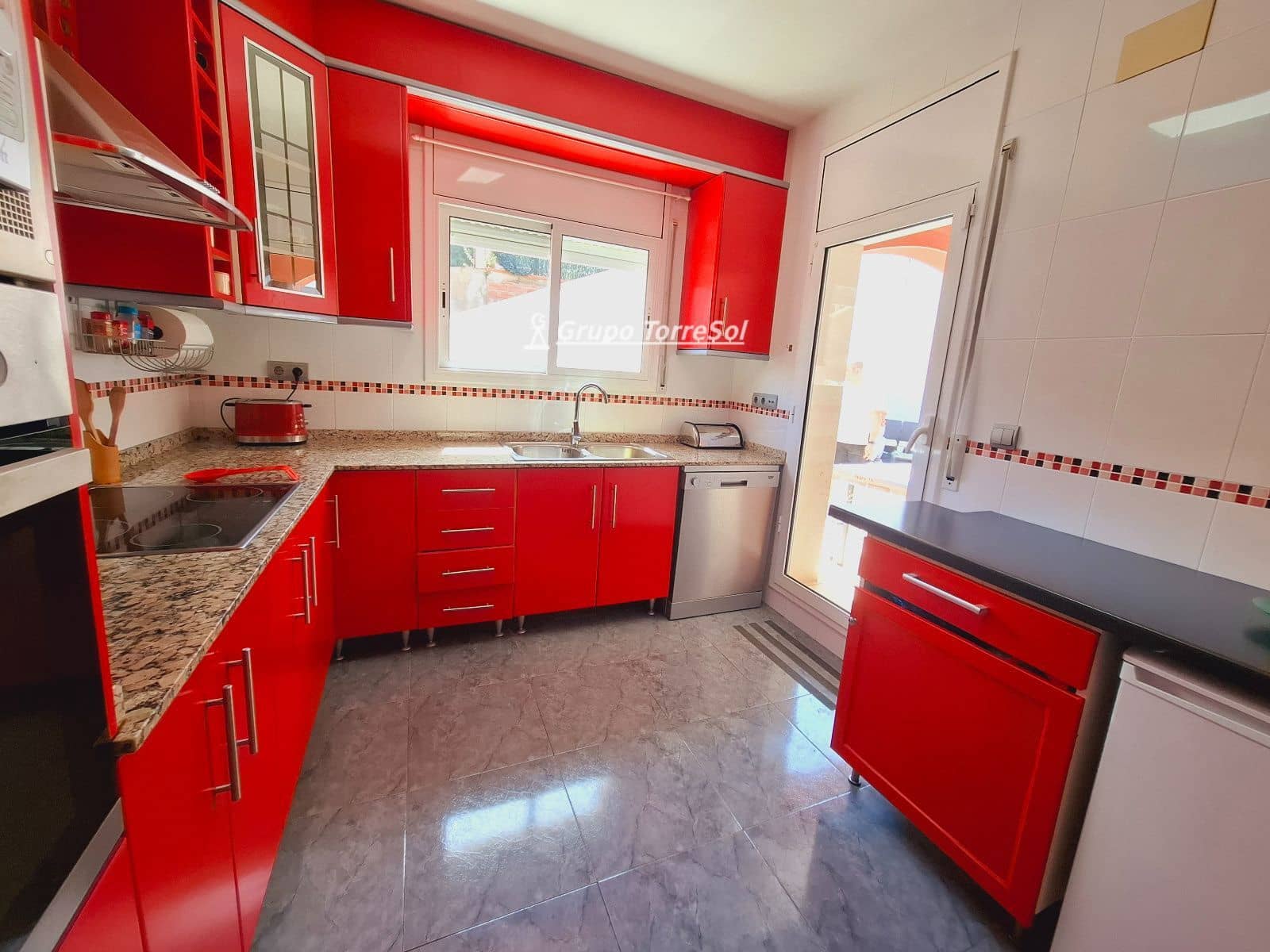 4 quarto Moradia para venda em Castellet i la Gornal com piscina garagem - 362 000 € (Ref: 9814548)