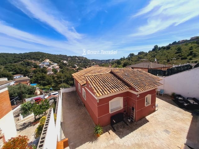 4 quarto Moradia para venda em Castellet i la Gornal com piscina garagem - 362 000 € (Ref: 9814548)