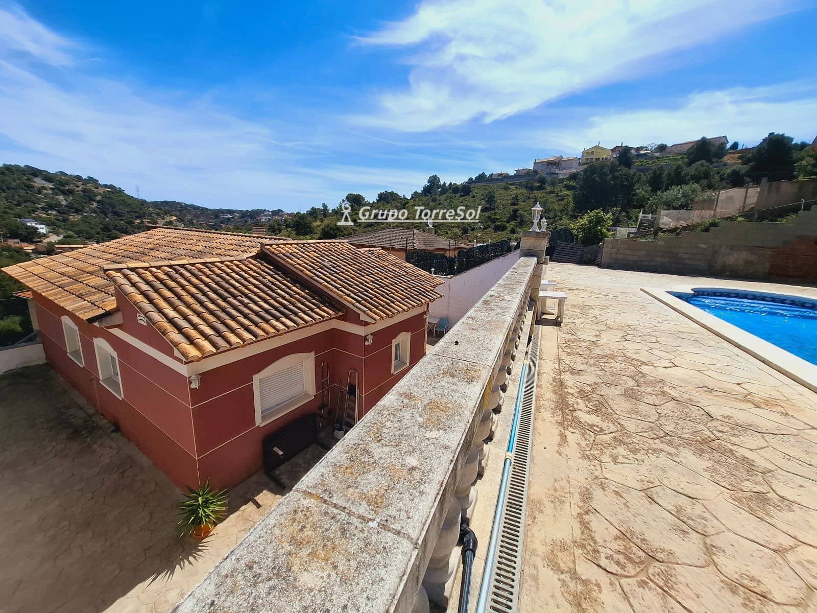 4 Zimmer Villa zu verkaufen in Castellet i la Gornal mit Pool Garage - 362.000 € (Ref: 9814548)