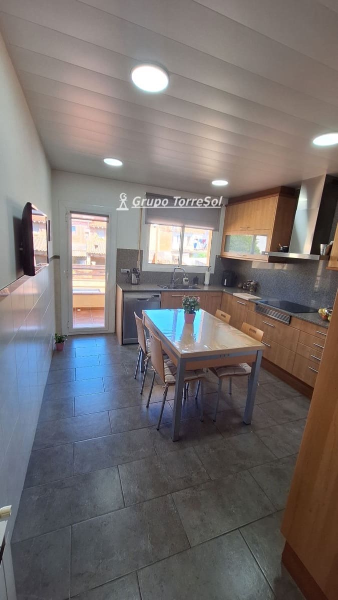 4 bedroom Townhouse for sale in Calafell with pool garage - € 375,000 (Ref: 9820732)