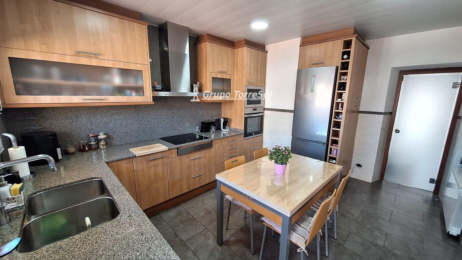 4 bedroom Townhouse for sale in Calafell with pool garage - € 375,000 (Ref: 9820732)