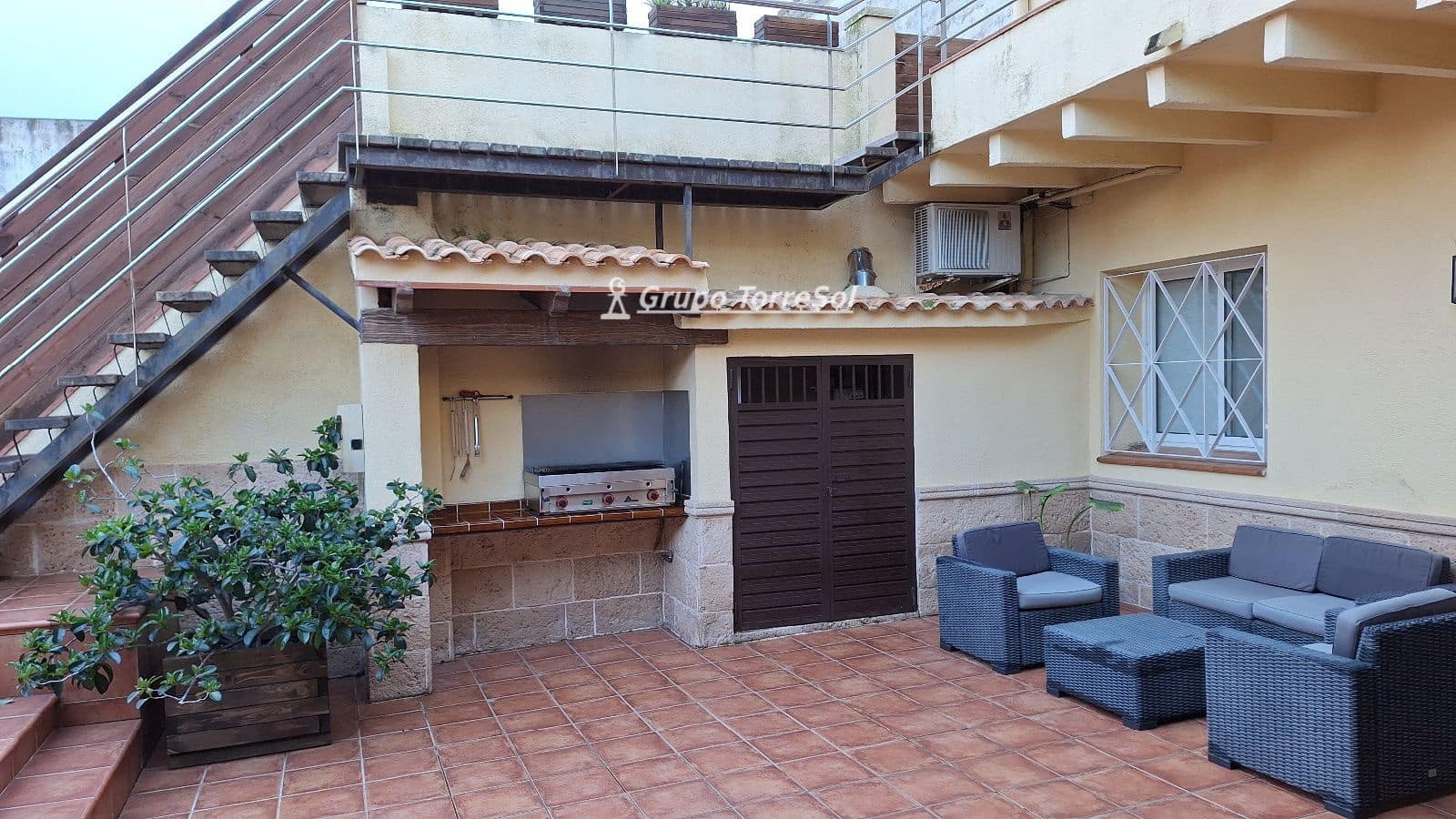 4 bedroom Townhouse for sale in Calafell with pool garage - € 375,000 (Ref: 9820732)