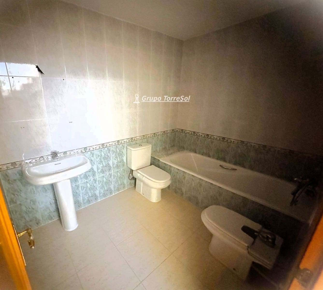 4 bedroom Townhouse for sale in Calafell with garage - € 371,000 (Ref: 9821370)