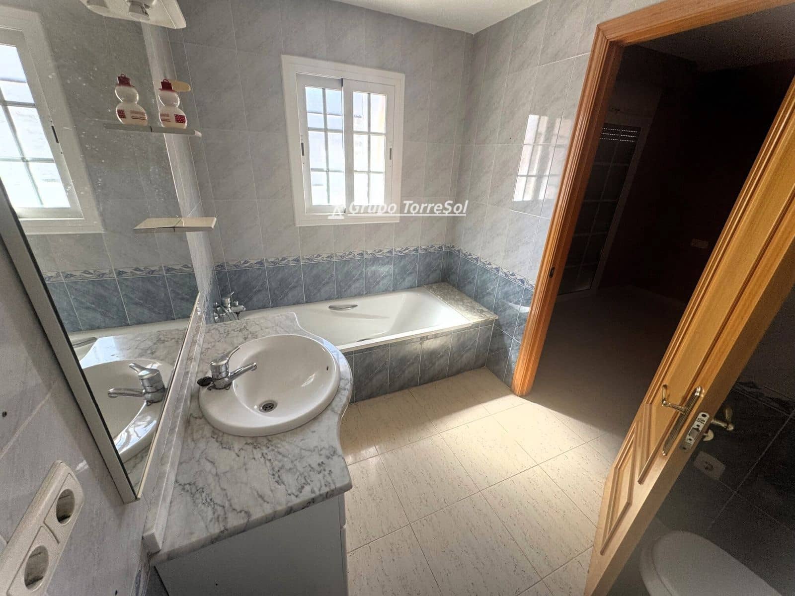 4 bedroom Townhouse for sale in Calafell with garage - € 371,000 (Ref: 9821370)